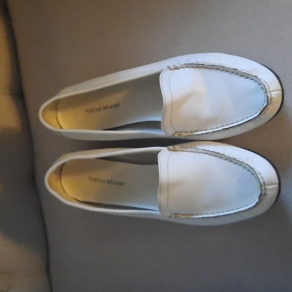 Naturalizer leather loafer euc 8 - Picture 1 of 4